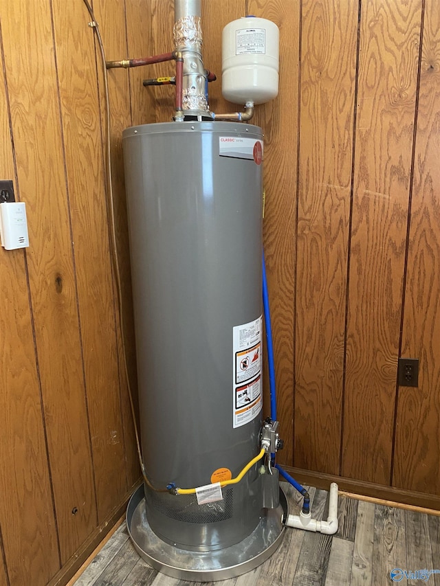 216 Carol Ave, Gadsden, AL 35904 - utilities featuring gas water heater