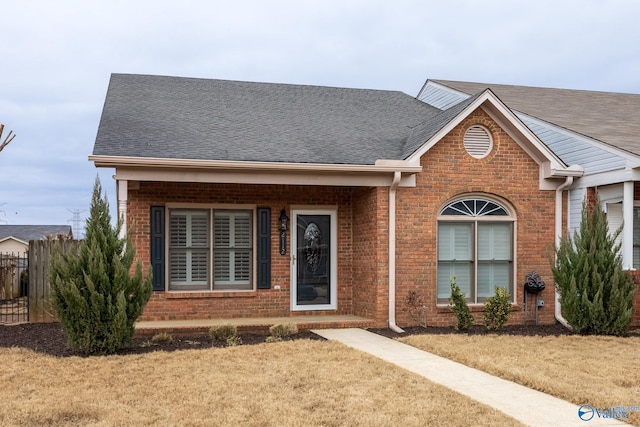 view of front of house featuring a front yard