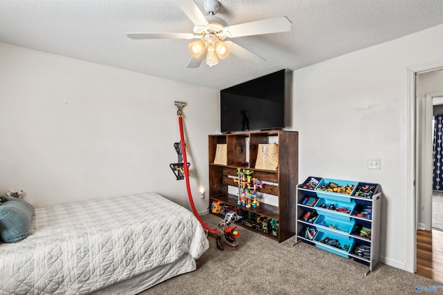 bedroom featuring ceiling fan, carpet, and a textured ceiling