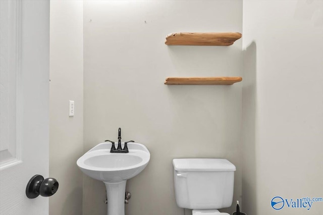 bathroom featuring toilet