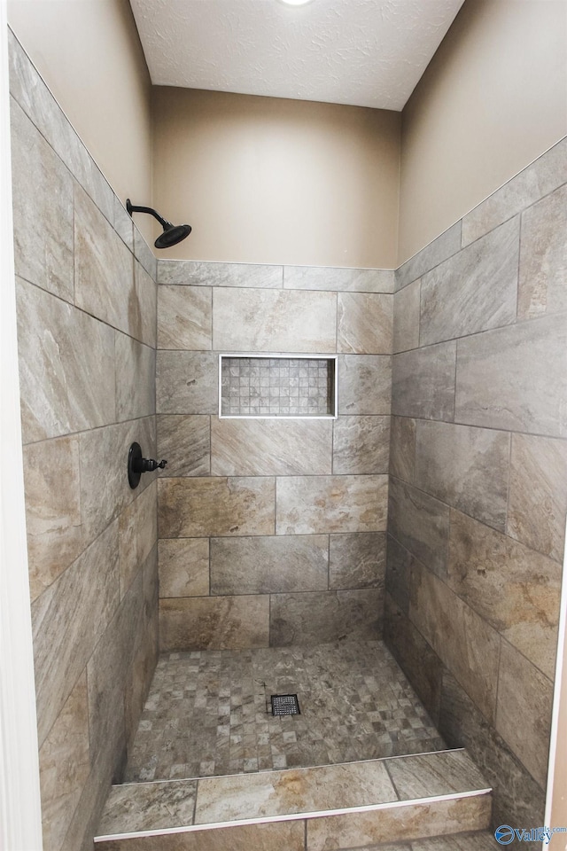 bathroom featuring a tile shower