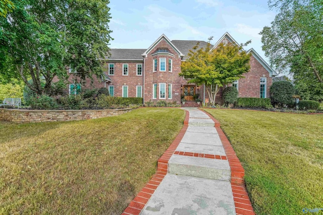 view of front of home featuring a front lawn