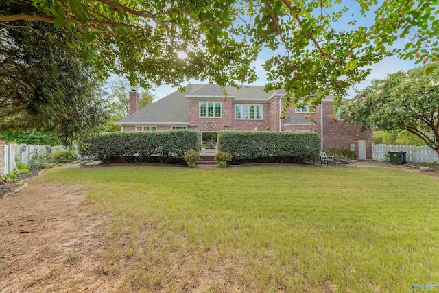 view of front of house featuring a front lawn