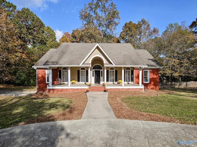 view of front of house featuring a porch and a front lawn