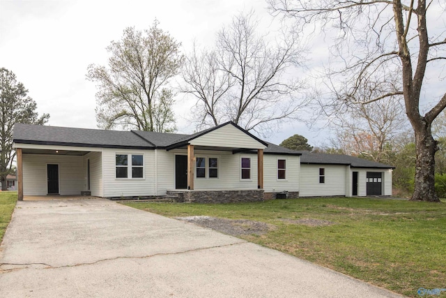 single story home featuring a carport and a front lawn