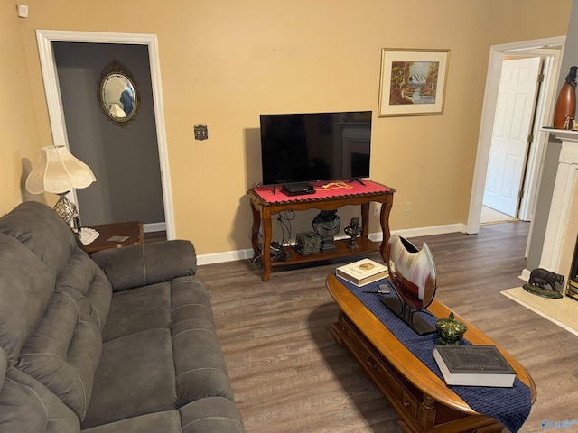 1812 Kathy Lane Ct, Decatur, AL 35603 - living area featuring wood finished floors and baseboards
