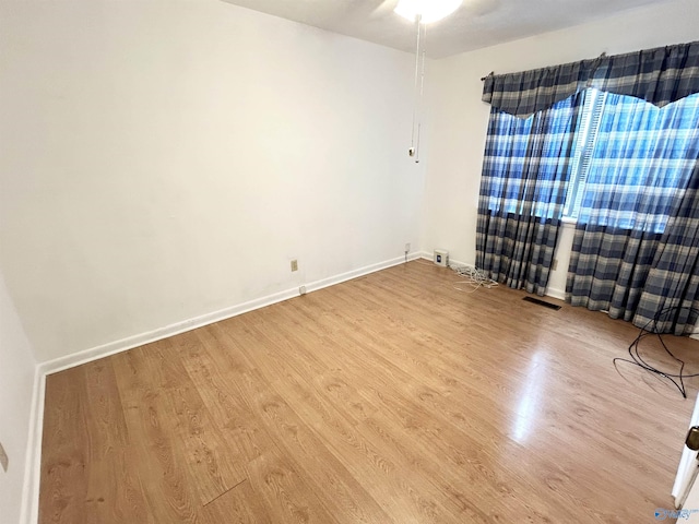 1313 Barry Rd, Anniston, AL 36206 - empty room with wood finished floors, a ceiling fan, visible vents, and baseboards