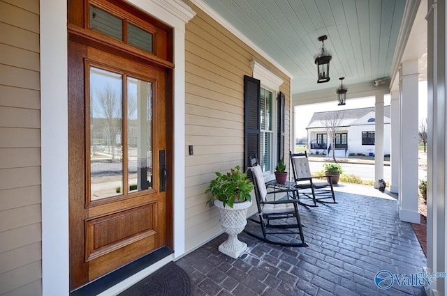 doorway to property with covered porch