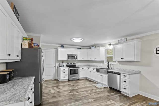 3559 County Road 1570, Baileyton, AL 35019 - kitchen featuring light wood-style floors, appliances with stainless steel finishes, a sink, and white cabinetry