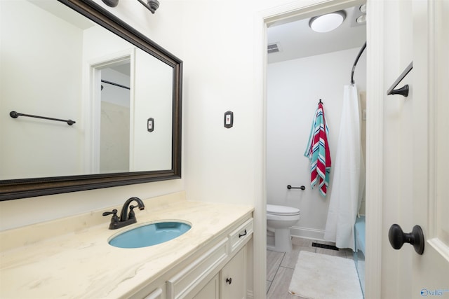 bathroom featuring visible vents, toilet, vanity, and shower / tub combo with curtain