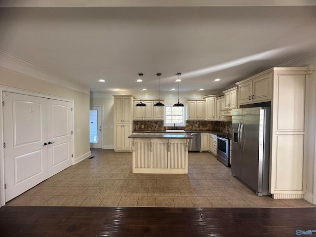 kitchen featuring light hardwood / wood-style flooring, decorative light fixtures, a kitchen island, and stainless steel appliances