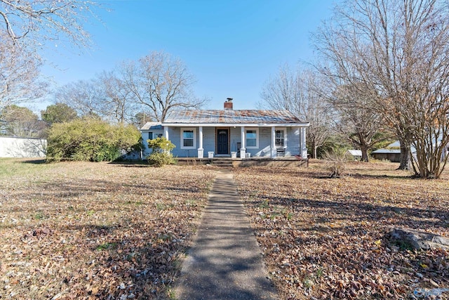 ranch-style home featuring a porch