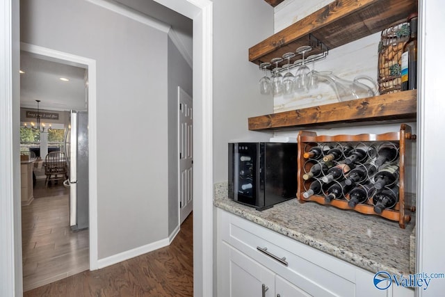 2609 Quarter Ln, Owens Cross Roads, AL 35763 - bar with baseboards, freestanding refrigerator, an inviting chandelier, recessed lighting, and dark wood-type flooring
