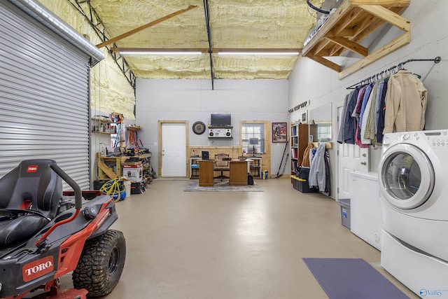 garage featuring washer / dryer