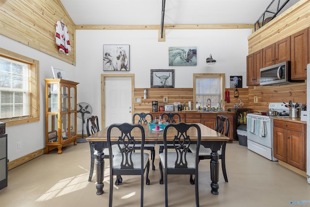 dining area featuring sink