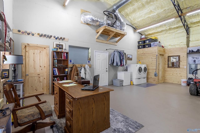 garage with washing machine and dryer and refrigerator