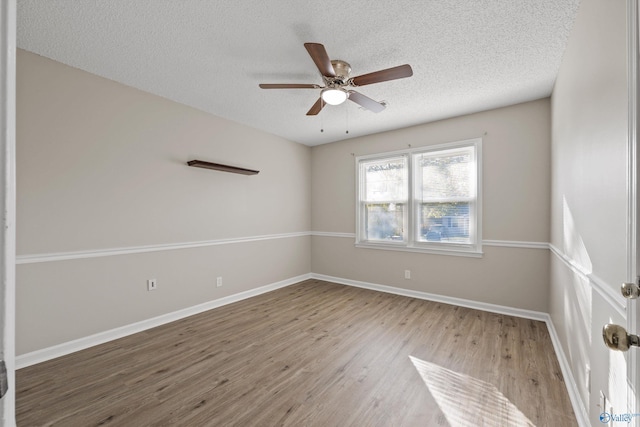 13935 SW Wyandotte Dr, Huntsville, AL 35803 - spare room featuring wood finished floors, a ceiling fan, and a textured ceiling