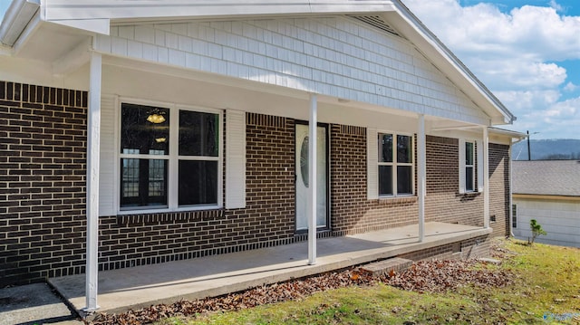 view of front facade with covered porch