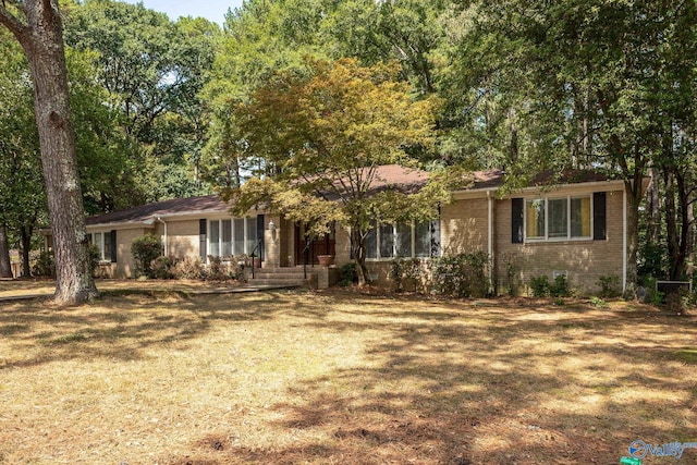 ranch-style home with a front lawn