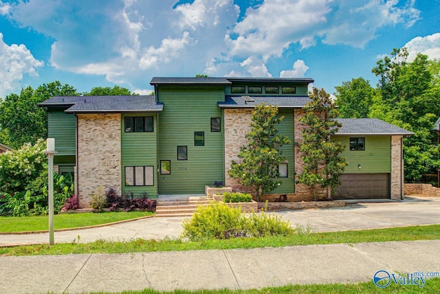 view of front of house featuring a garage