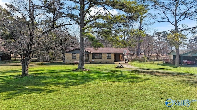 view of front of house featuring a front yard