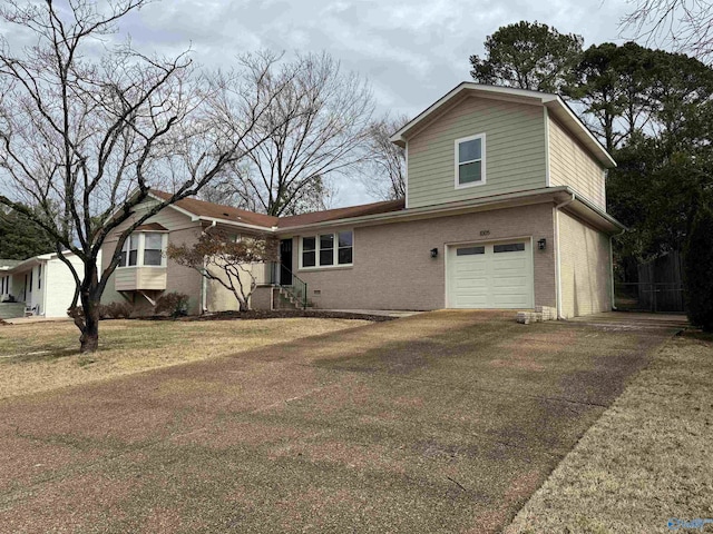 view of front facade featuring a garage and a front lawn