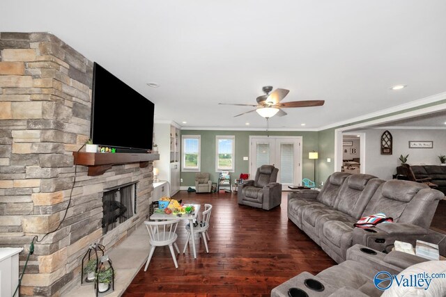 living area featuring recessed lighting, a fireplace, crown molding, a ceiling fan, and hardwood / wood-style flooring