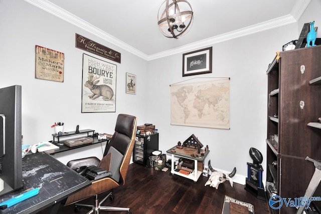 office area featuring wood finished floors, crown molding, a chandelier, and baseboards