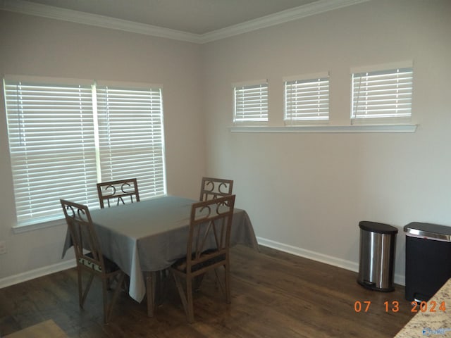 319 Jackson Point Cir, Huntsville, AL 35811 - dining room featuring ornamental molding, wood finished floors, and baseboards