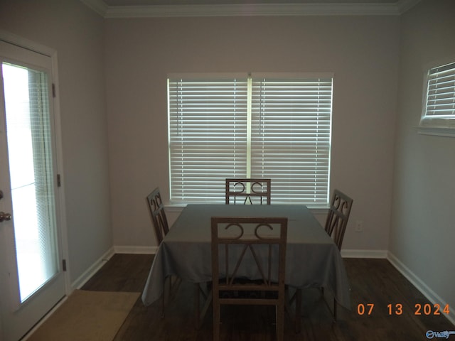 319 Jackson Point Cir, Huntsville, AL 35811 - dining area with ornamental molding, wood finished floors, and baseboards