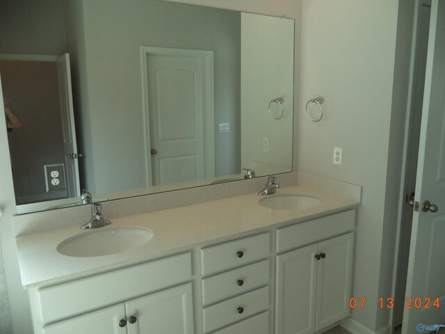 319 Jackson Point Cir, Huntsville, AL 35811 - full bathroom with double vanity
