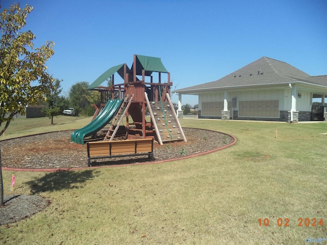 319 Jackson Point Cir, Huntsville, AL 35811 - communal playground featuring a yard