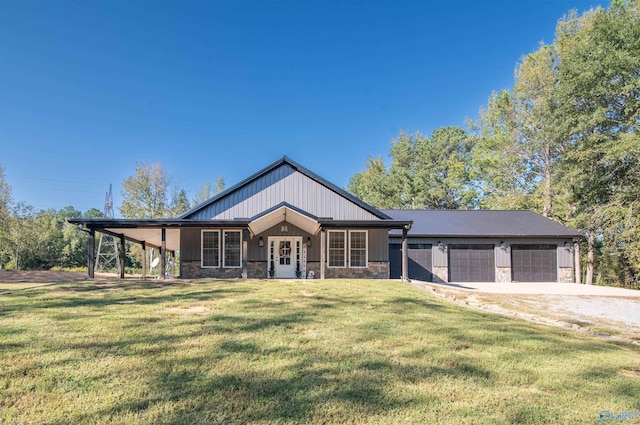 view of front of house featuring a front yard and a garage