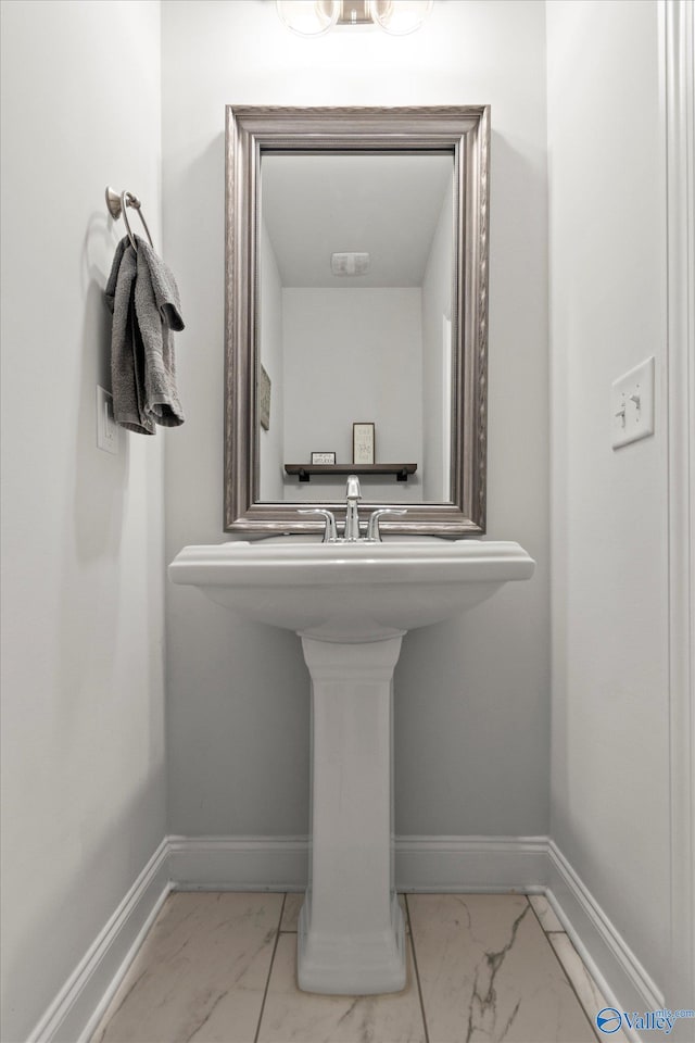 bathroom featuring sink