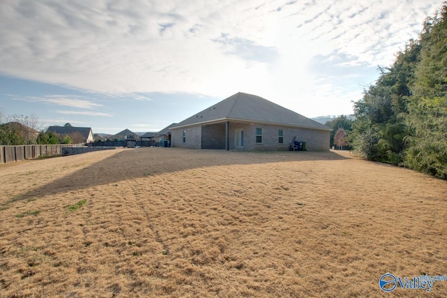 back of house featuring a yard