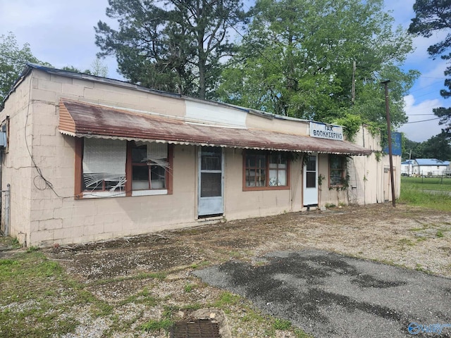 2505 E Broad St, Gadsden, AL 35905 - view of front of house with concrete block siding