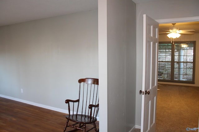 sitting room with ceiling fan