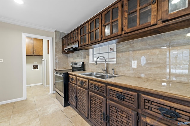 kitchen featuring light tile patterned flooring, a sink, tasteful backsplash, electric range, and ornamental molding