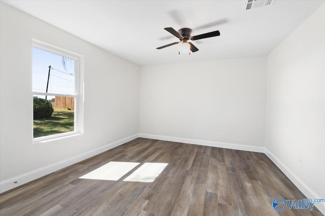 empty room featuring dark wood-type flooring and ceiling fan