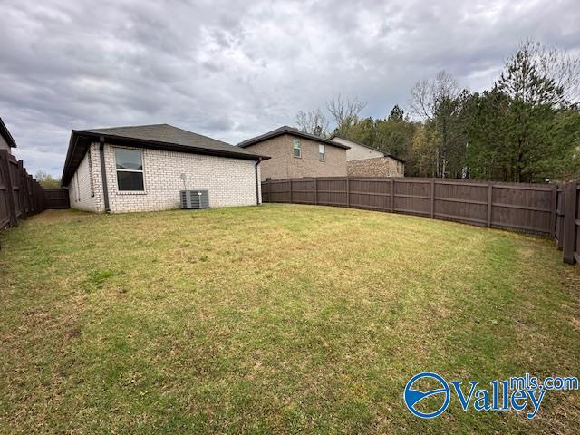 134 Winstead Cir, Owens Cross Roads, AL 35763 - view of yard with a fenced backyard
