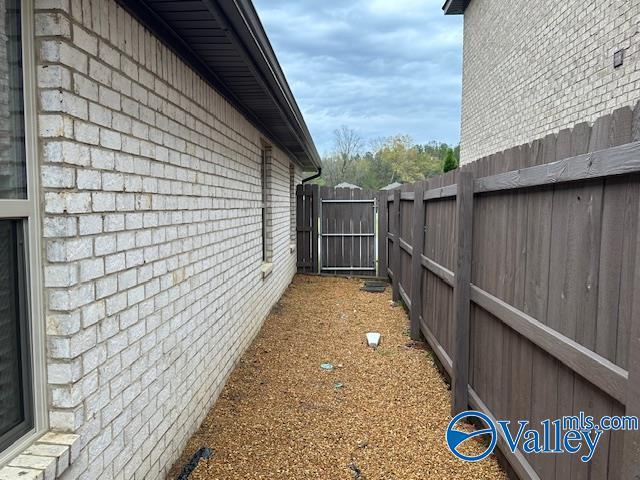 134 Winstead Cir, Owens Cross Roads, AL 35763 - view of side of property with fence