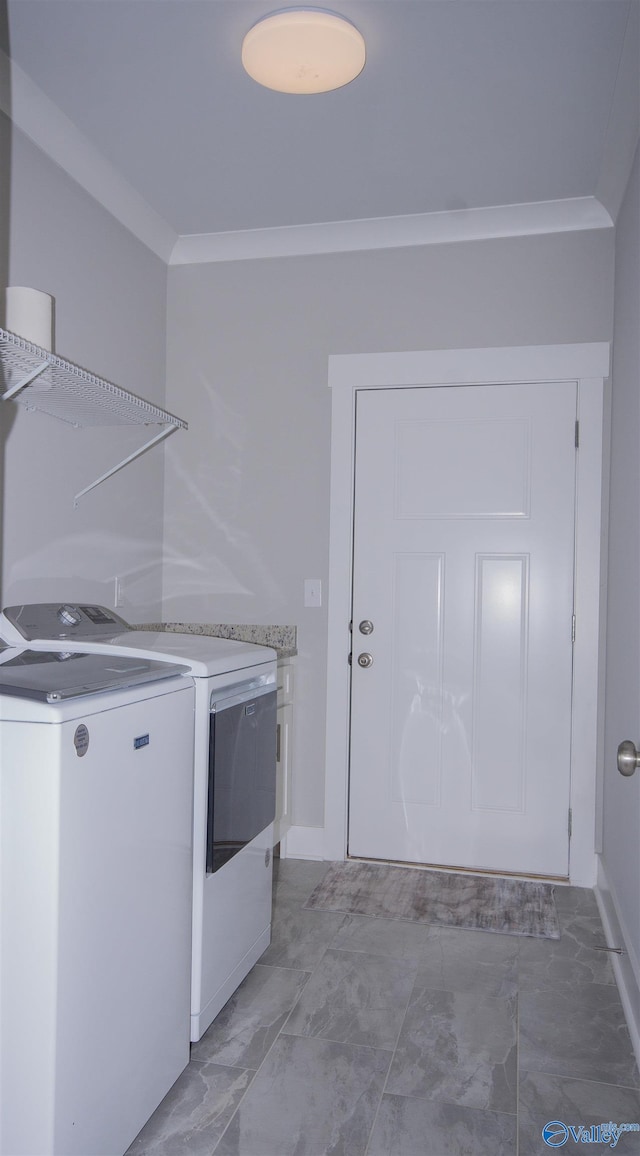 laundry room featuring ornamental molding and independent washer and dryer