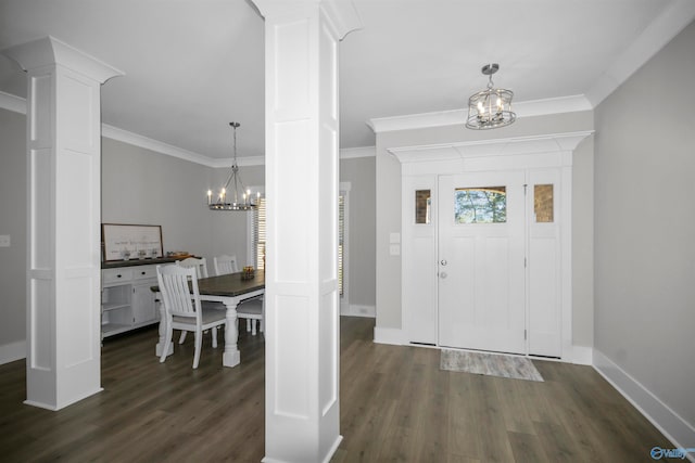 foyer entrance featuring crown molding, a notable chandelier, and dark hardwood / wood-style flooring