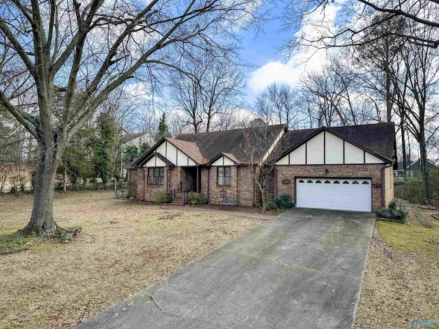 view of front facade featuring a front yard and a garage