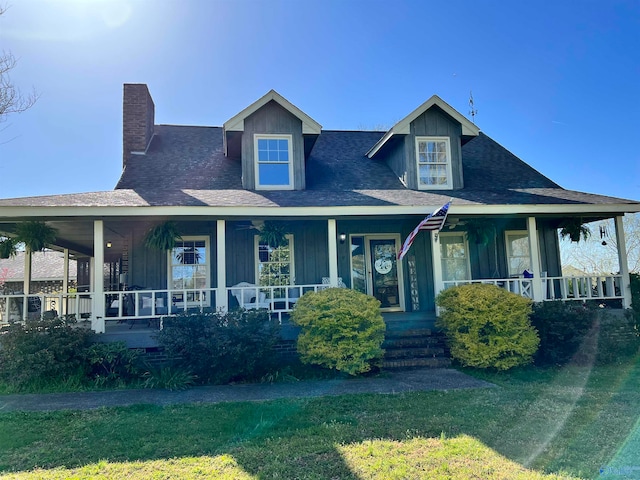 view of front of home featuring a front lawn and a porch