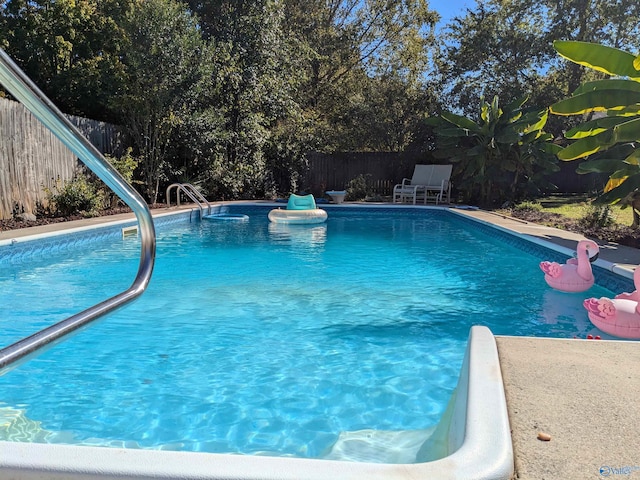 view of swimming pool