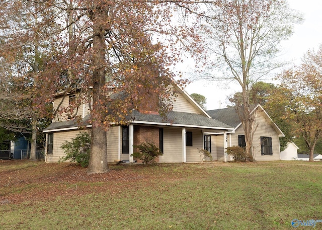 view of front of home featuring a front lawn