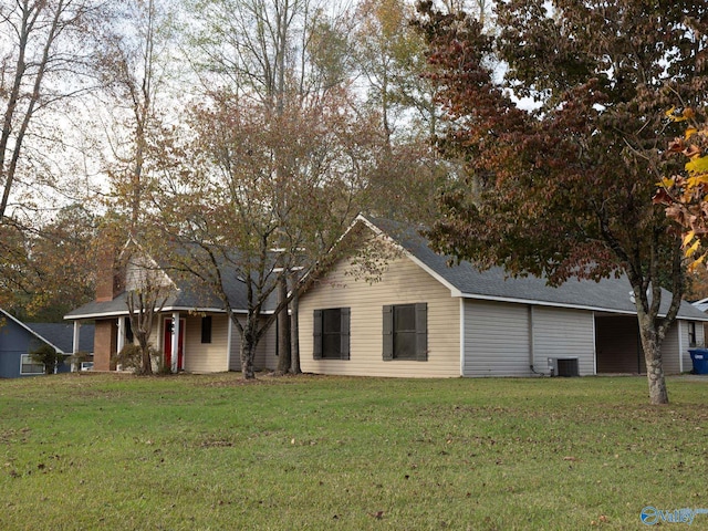 view of front of home featuring a front yard and central AC