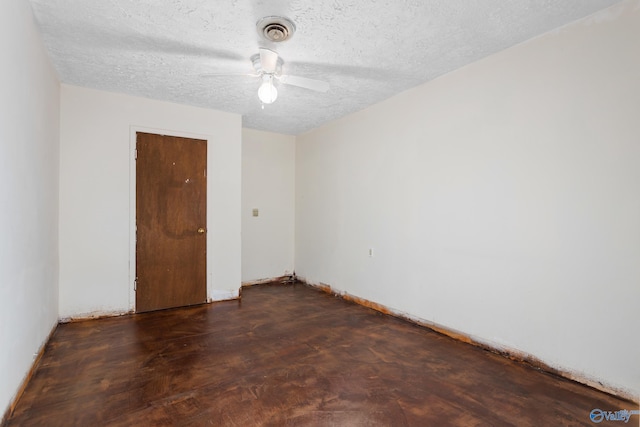 unfurnished room featuring ceiling fan and a textured ceiling