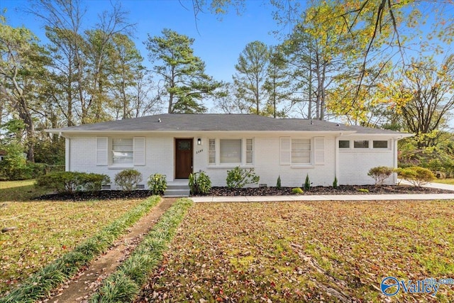 single story home featuring a front lawn